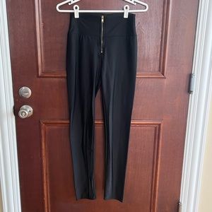Black stretch leggings | Catwoman | Women’s Large | Akira
